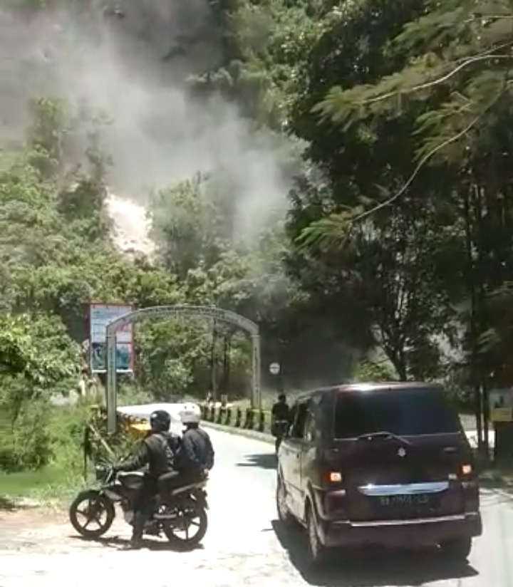 Diguncang Gempa, Tebing Ngarai Sianok di Bukittinggi Longsor