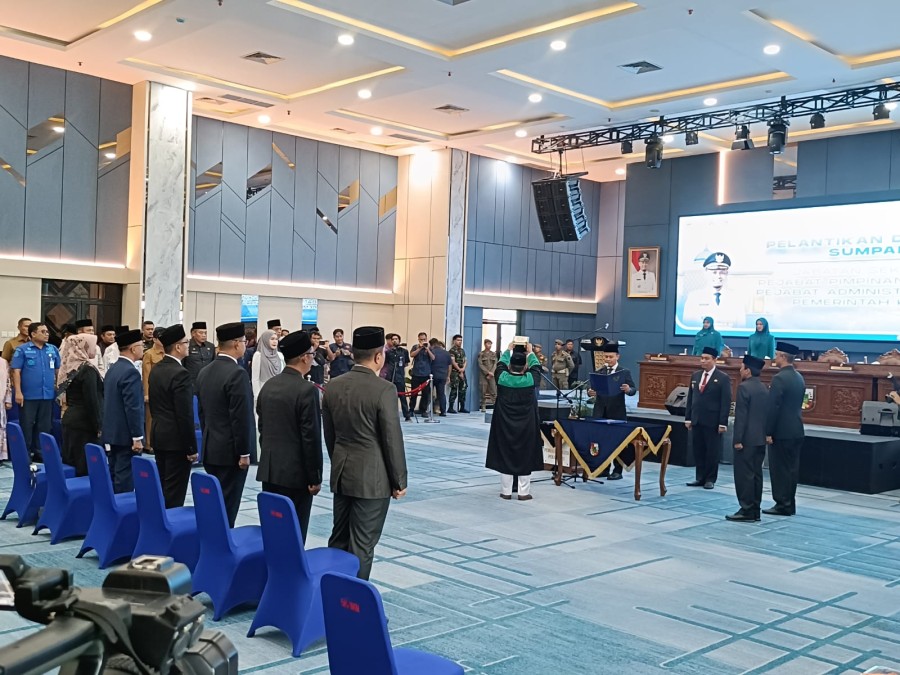 Zulhelmi Arifin Resmi Jabat Sekda Pekanbaru, Enam Pejabat Eselon Ikut Dilantik