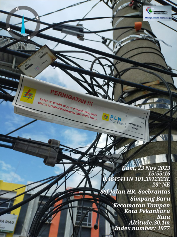 Icon Plus Sumbagteng Tertibkan Kabel  Fiber Optik Tidak Berizin di Tiang PLN