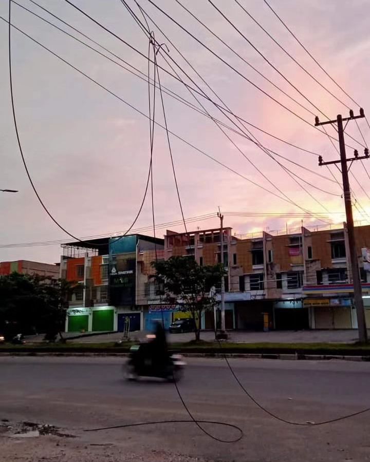 Pelajar di Pekanbaru Kecelakaan Dipicu Kabel Menjuntai di Jalan SM Amin