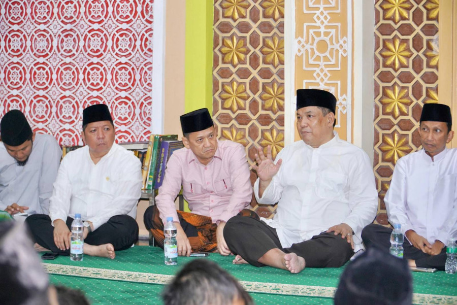 Dikunjungi Pj Gubri dan Pj Bupati Kampar, Masjid Jami' Haqqul Yaqin Terima Bantuan Rp50 Juta