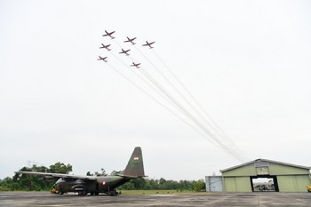 Jupiter Aerobatik Team  Unjuk Kebolehan di Lanud Rsn Pekanbaru