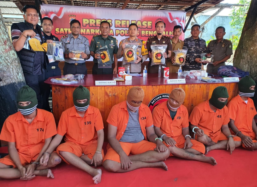 Diduga Edarkan Ganja, Mahasiswa dan Honorer RSUD Bengkalis Ditangkap Sat Narkoba