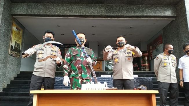 Bentrok Polisi dan Pendukung Rizieq, 6 Orang Tewas
