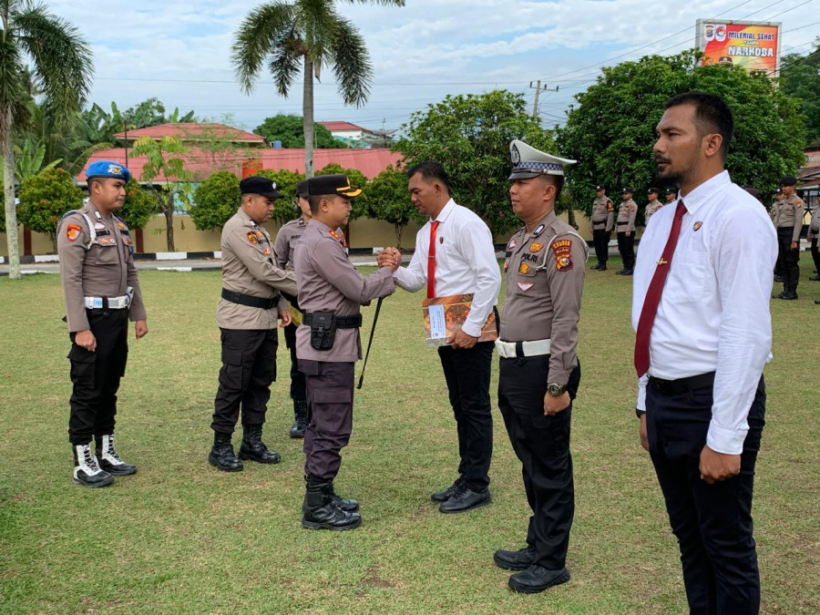 Dinilai Berprestasi, 40 Anggota Polres Kampar Terima Penghargaan