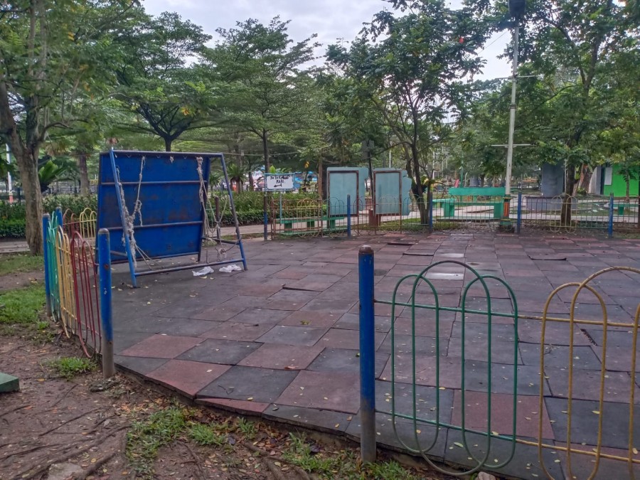 Maling Gondol Pagar Besi Tempat Bermain Anak di RTH Kaca Mayang