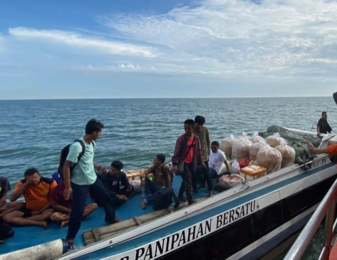 Lima Penumpang Selamat Usai KM Ade Putra Bob Tenggelam di Selat Malaka