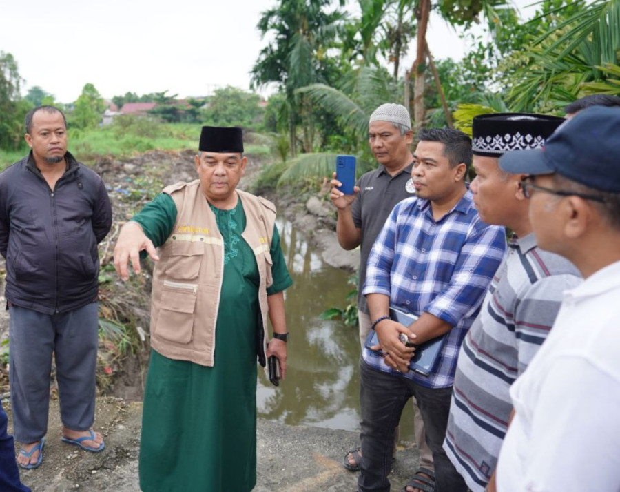 Respon Curhat Warga, Gubri Turunkan Alat Berat ke Jalan Suka Karya