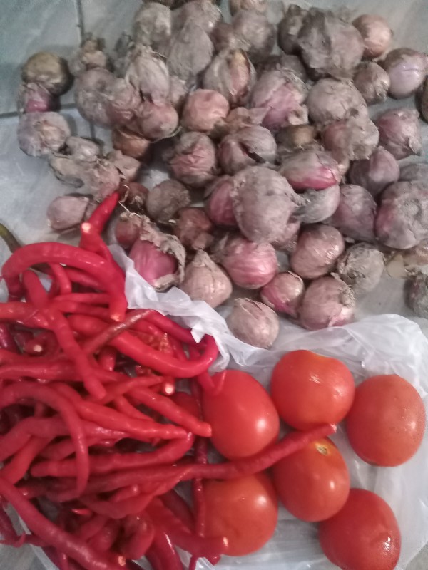 Harga Kebutuhan Pokok Menggila, Kaum Emak di Pasar Dupa Kurangi Pembelian