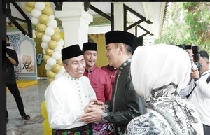 Masyarakat Riau Antusias Hadiri Open House di Rumah Gubri dan Wagubri