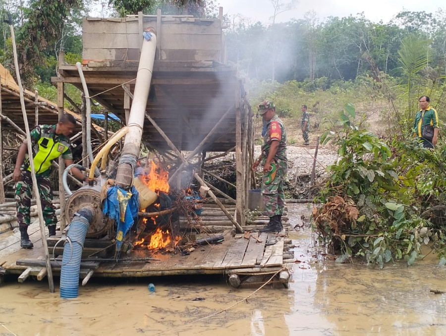 Tertibkan PETI di Desa Pulau Jambu, Koramil 06/Cerenti Bakar 1 Unit Rakit