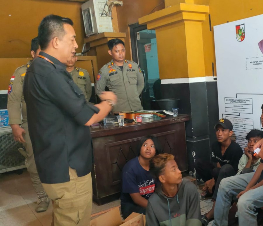 Satpol PP Pekanbaru Amankan Belasan Gepeng di Persimpangan Lampu Merah