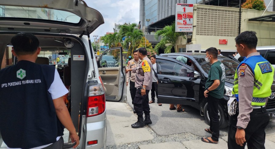 Polisi Selamatkan Pengemudi Pingsan di Kawasan STC