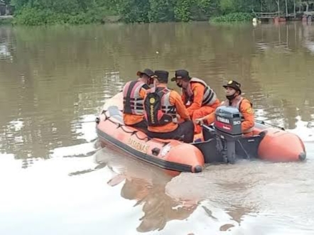 Remaja Tenggelam di Sungai Siak Belum Ditemukan, Tim SAR Lanjutkan Pencarian