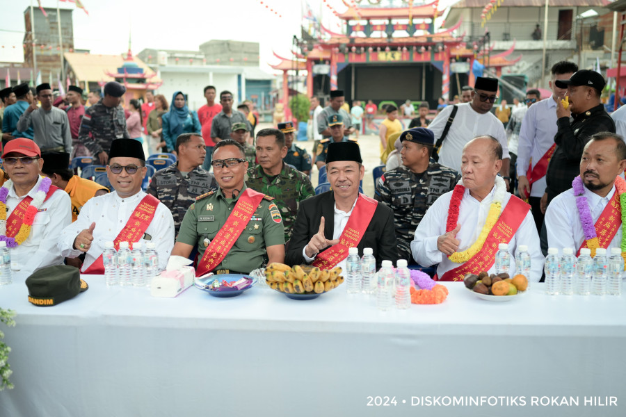 Bupati Rohil Afrizal Sintong Resmikan Vihara Setya Kirti di Kota Terapung