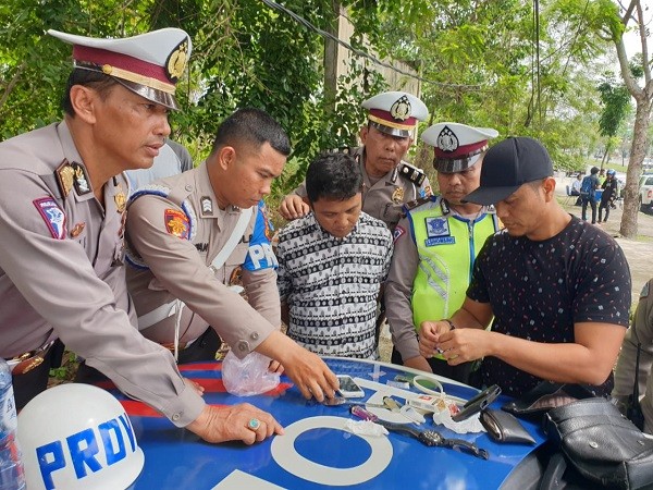 Simpan Sabu, Pengendara Kabur Melihat Personel Ditlantas Polda Riau
