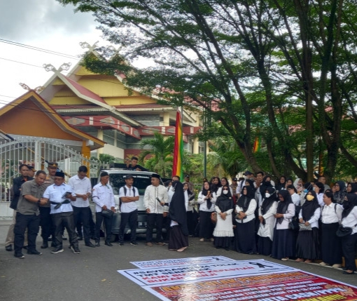 Ratusan CASN dan PPPK Riau Geruduk DPRD, Tolak Penundaan Pengangkatan