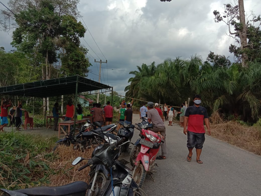 Cegah Penyebaran Virus Covid-19, Desa Sialang Kayu Batu Dirikan Posko Desa Siaga Covid-19