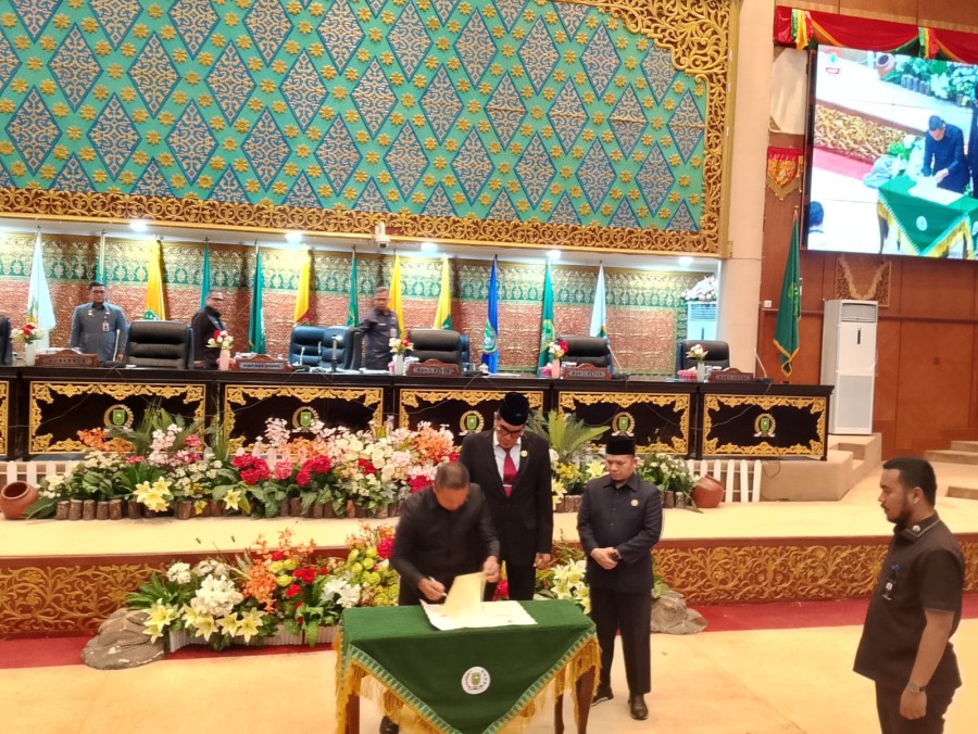 RPJMD Riau 2025–2029 Disahkan, DPRD Minta Pemprov Genjot PAD dan Pendidikan