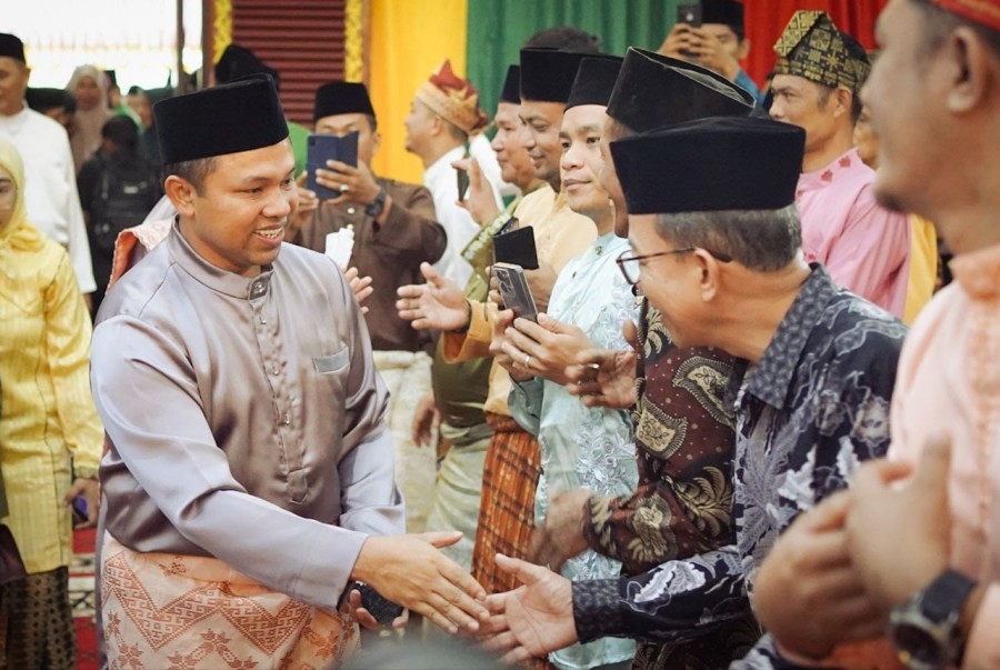 Gubernur Abdul Wahid Ajak Warga Mandah Jaga Kekompakan dan Silaturahmi