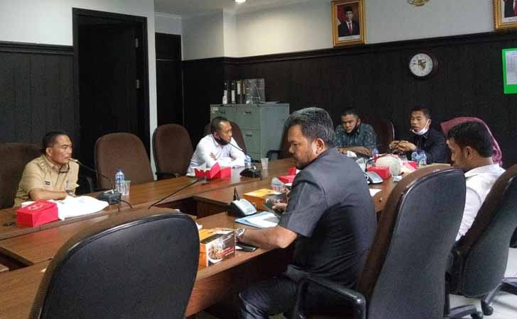 Dinonaktifkan Sepihak, Sejumlah RT/RW di Kelurahan Padang Terubuk Mengadu ke DPRD Pekanbaru
