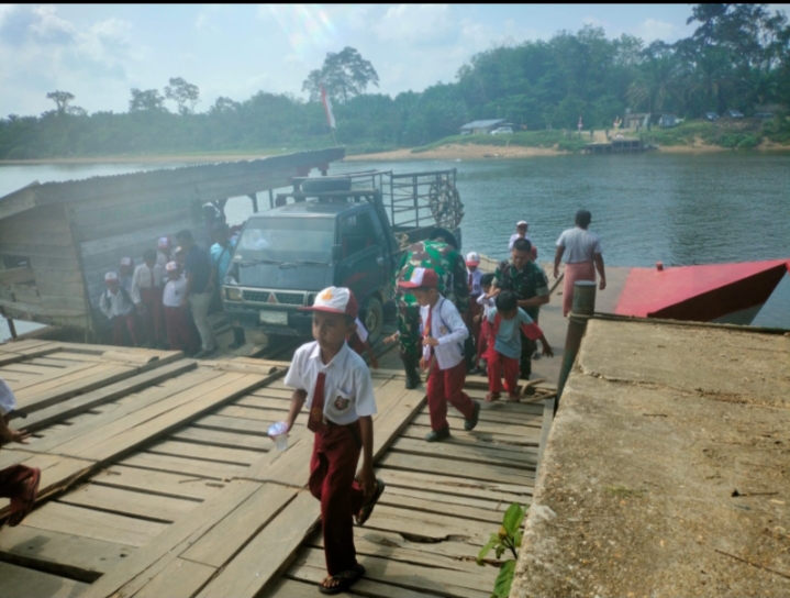 TNI Manunggal Bawa Harapan pada Keterisoliran Desa Tanjung Belit  Selatan