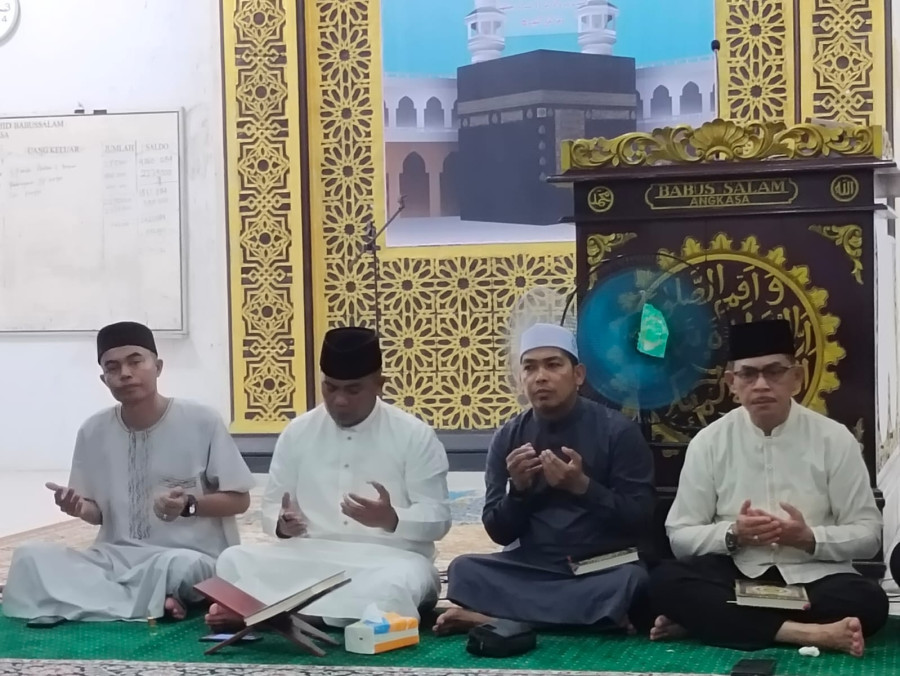 Bupati Zukri Safari Ramadhan dan Khatam Al-Qur'an di Desa Angkasa