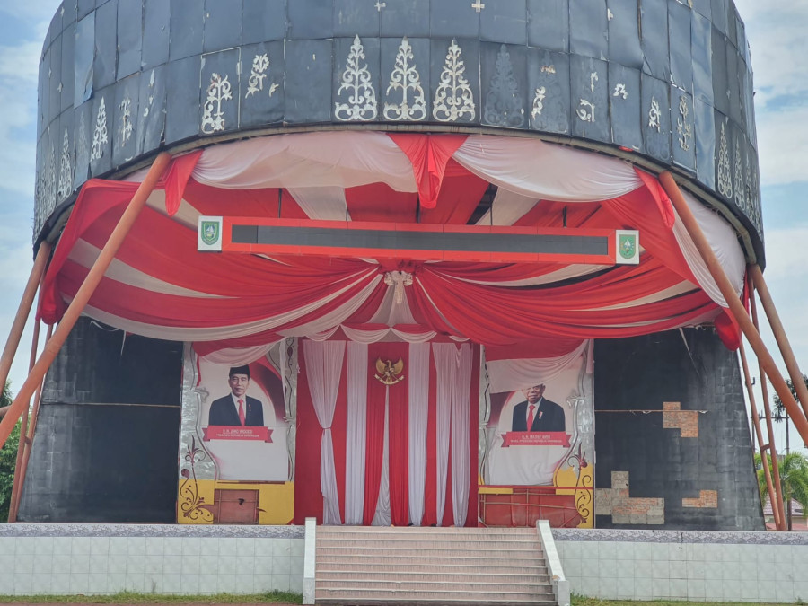 Presiden Baru Sudah Dilantik, Baliho Jokowi Masih Terpajang di Tugu Kota Bengkalis
