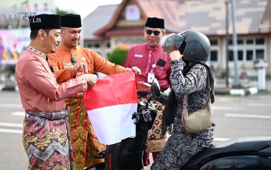 Bupati Bengkalis Galang Gerakan Seribu Bendera, Semarakkan HUT RI ke-80