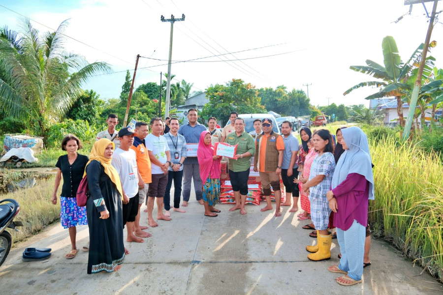 BRK Syariah Cabang Pekanbaru Salurkan Bantuan untuk Korban Banjir