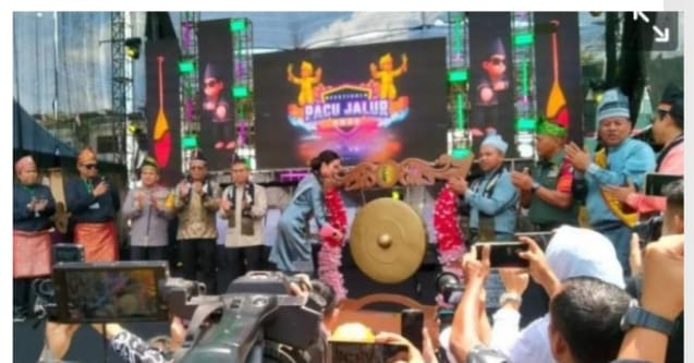 Menteri Pariwisata Resmi Buka Pacu Jalur Kuansing 2025