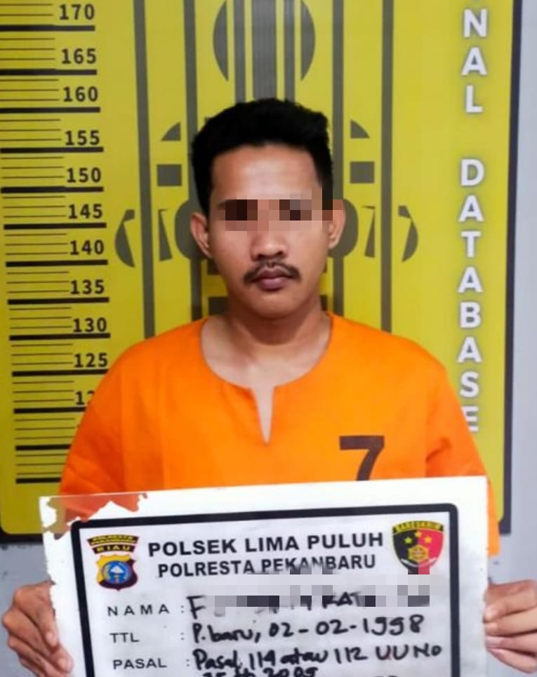 Polsek Lima Puluh Ciduk Pengedar Pil Ekstasi  Saat Tunggu Pembeli