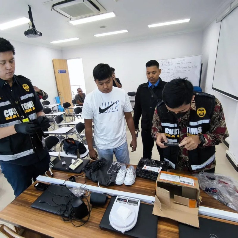 Penyelundupan Sabu dalam Sepatu Anak Digagalkan di Bandara SSK II Pekanbaru
