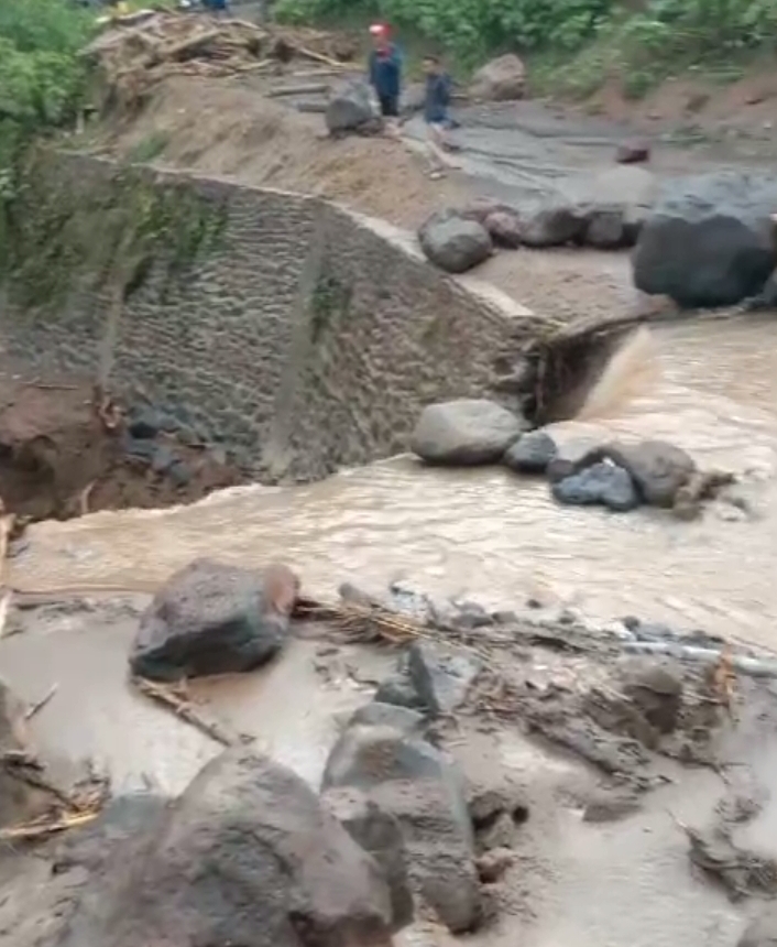 DPR RI Desak Pemerintah Tetapkan Banjir Sumbar Jadi Bencana Nasional