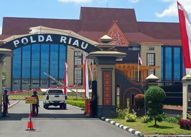 Jadi Tersangka Pengrusakan Sawit, Eks Sekda Pekanbaru Hanya Wajib Lapor