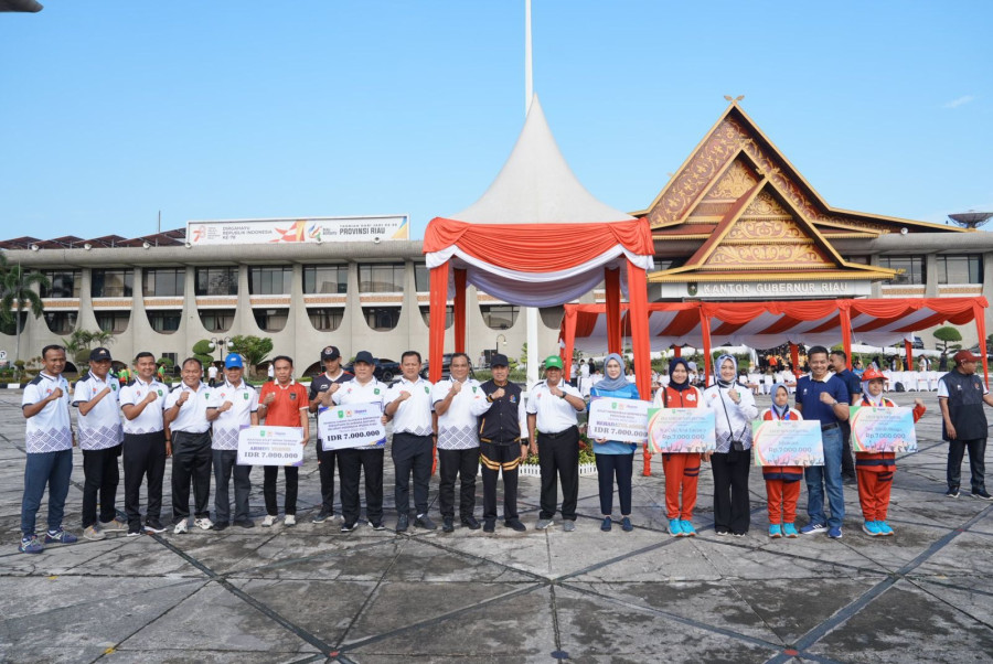 7 Insan Olahraga Berprestasi Terima Penghargaan dari Gubri Syamsuar