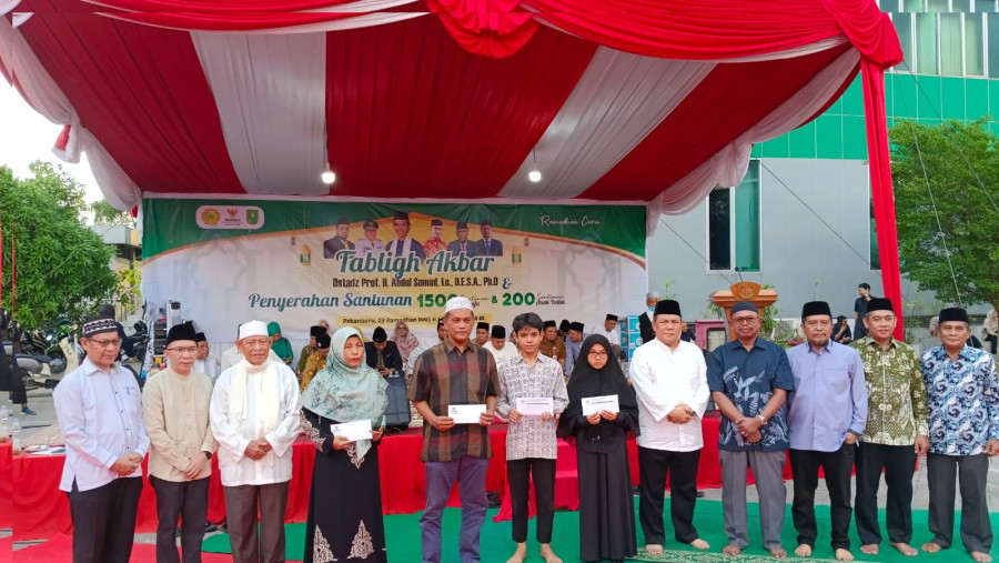 Tabligh Akbar UMRI Bagikan Santunan pada 1.500 Dhuafa dan 200 Anak Yatim