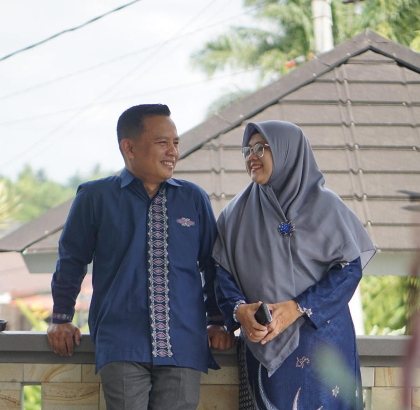 Seperti Ini Sosok Dr Afni Z di Mata Sang Suami : Sederhana dan Suka Menolong Orang