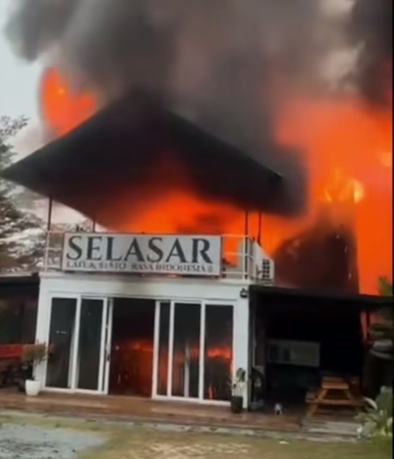 Kebakaran Landa Kafe di Jalan Kartama, Api Padam Dua Jam