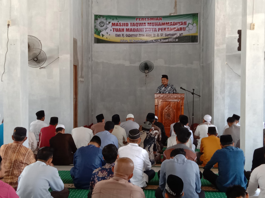 Rektor UMRI Pimpin Shalat Jumat Perdana di Masjid Taqwa Muhammadiyah