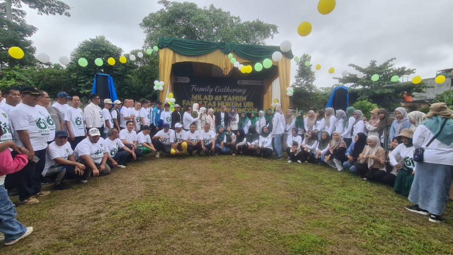 Meriah! Milad ke-61 Fakultas Hukum UIR, Rektor Sumbang Suara Emas di Family Gathering