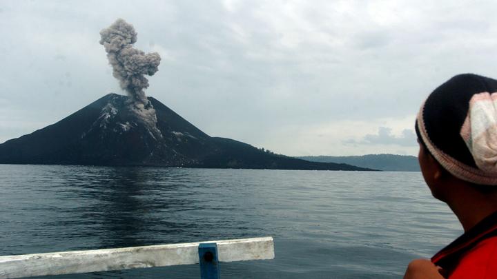 Gunung Anak Krakatau 13 Kali Gempa Dalam Waktu Enam Jam
