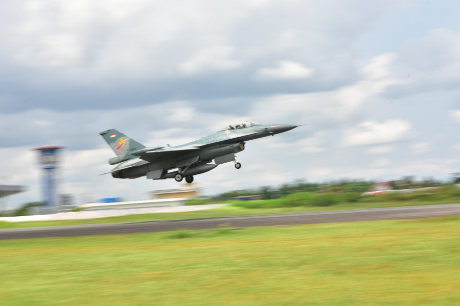 Tiga  Pesawat Tempur F 16  Lanud Rsn Terbang ke Jakarta Siap Laksanakan Misi