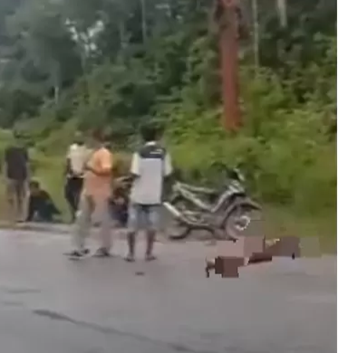 Kecelakaan di Jalin Kuansing-Pekanbaru, Pemotor Tergeletak di Jalan