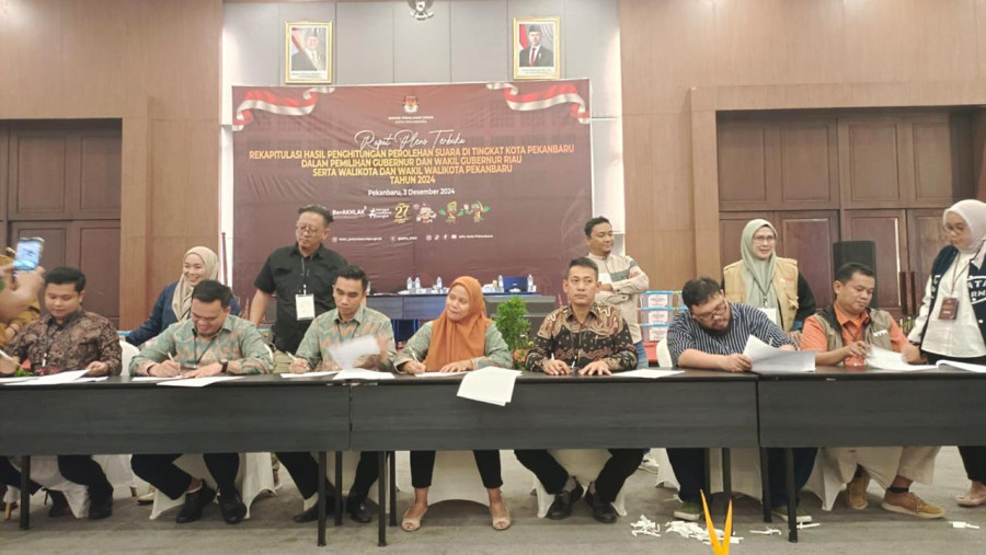 KPU Pekanbaru Rampungkan Rekapitulasi Tingkat Kota, Paslon AMAn Unggul