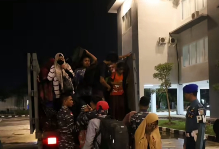 Lanal Dumai Gagalkan Pemberangkatan 17 PMI dan 24 WNA ke Malaysia