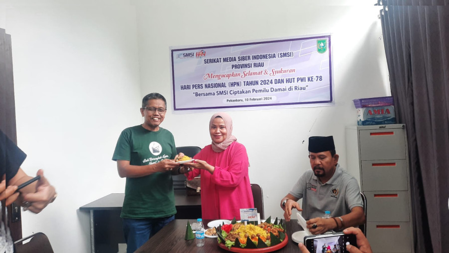 Syukuran Peringatan HPN,  SMSI Riau  Potong Tumpeng dan Do'a Bersama