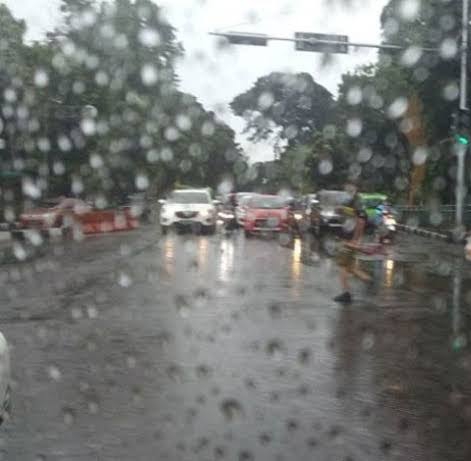 Waspada! Riau Diguyur Hujan Seharian, BMKG Imbau Siaga Petir & Angin Kencang