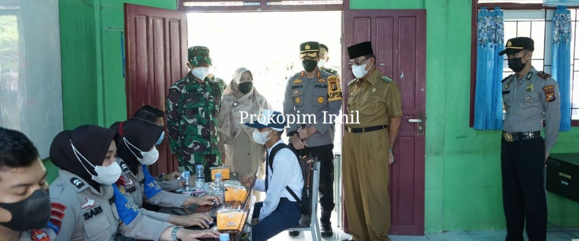 Bupati H.M.Wardan Turun Langsung Pantau Pelaksanaan Vaksinasi di Sekolah