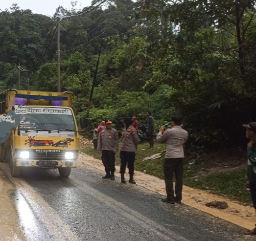 Pasca Longsor, Jalin Riau- Sumbar Dibuat Buka Tutup